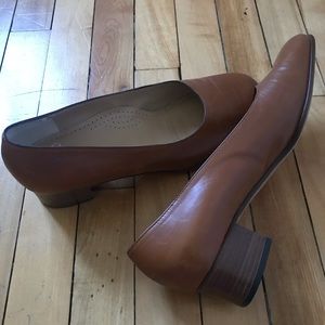 Mannina mid heel genuine leather shoes